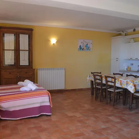 Large With Shared Swimming Pool In Crete Senesi Lejlighed *