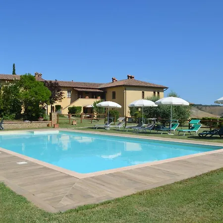 Large With Shared Swimming Pool In Crete Senesi Lejlighed *