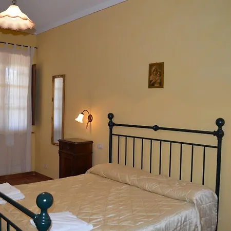 Large With Shared Swimming Pool In Crete Senesi Lejlighed *