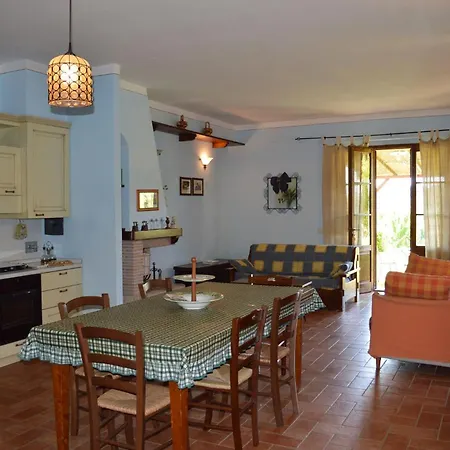 Large With Shared Swimming Pool In Crete Senesi