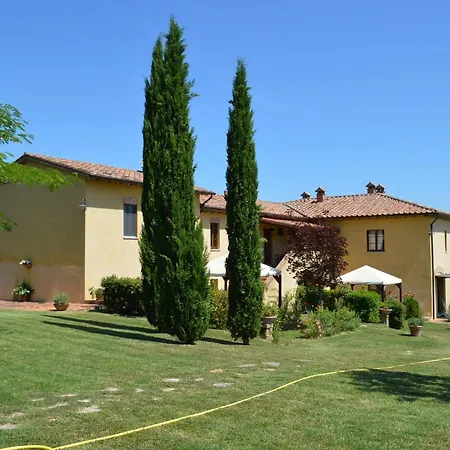 Large With Shared Swimming Pool In Crete Senesi Lejlighed
