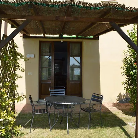 Large With Shared Swimming Pool In Crete Senesi Lejlighed *