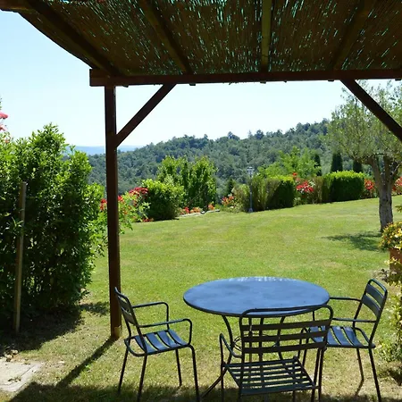 Large With Shared Swimming Pool In Crete Senesi Lejlighed *